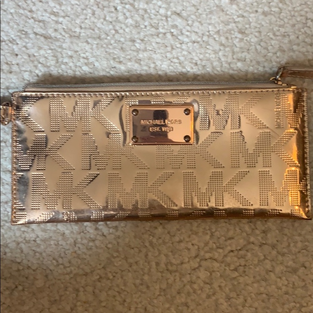 Gorgeous Rose Gold Michael Kors Wristlet